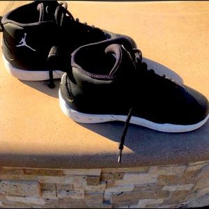 Jordan's Jumpman in size 1.5. Good condition 🏀